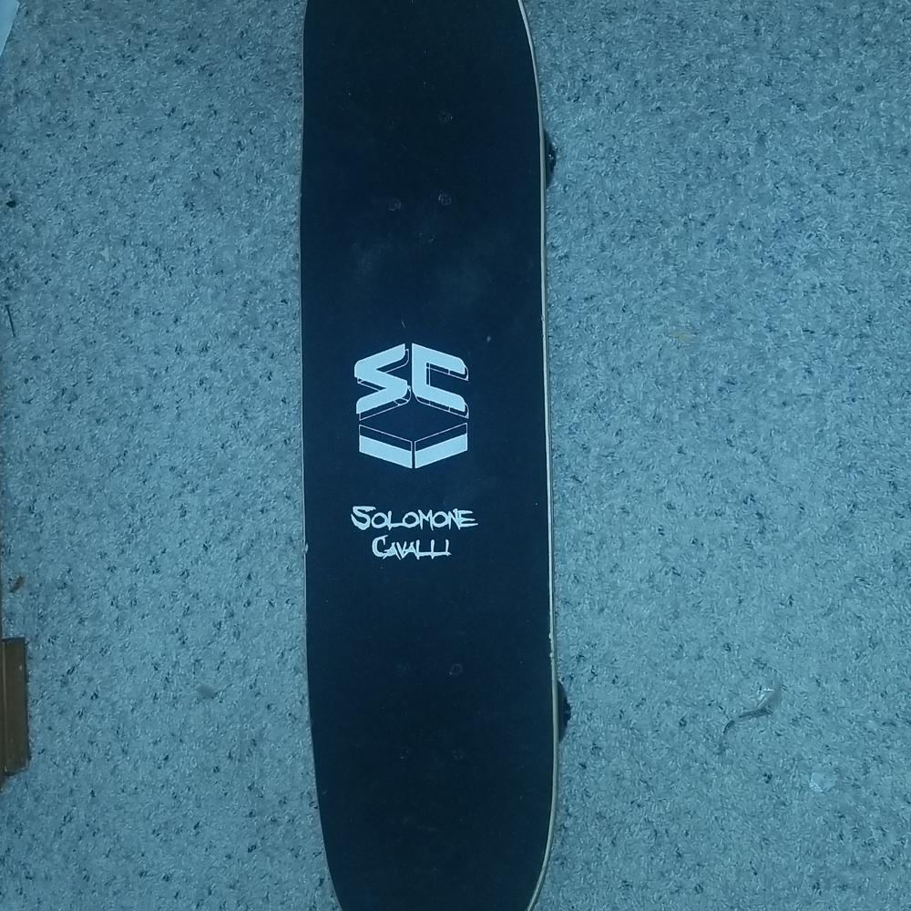 Full Skateboard. Great condition, only used a few times